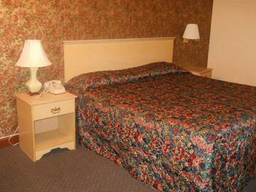 Red Carpet Inn - image 40