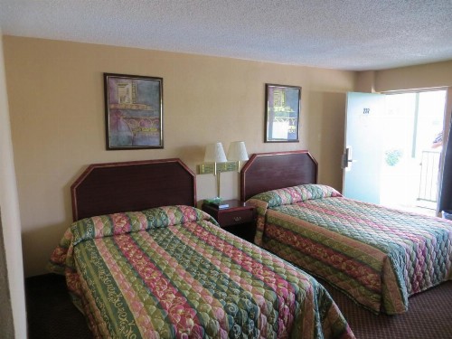 Red Carpet Inn - image 41