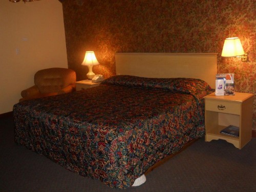 Red Carpet Inn - image 44