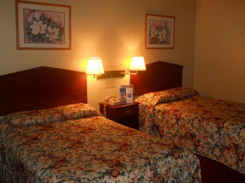 Red Carpet Inn - image 45