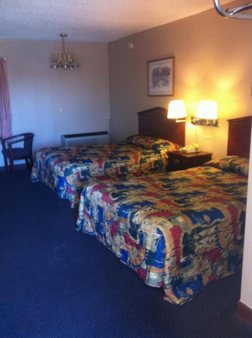 Red Carpet Inn - image 46