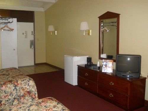 Red Carpet Inn - image 47