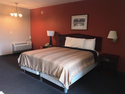 Red Carpet Inn - image 5