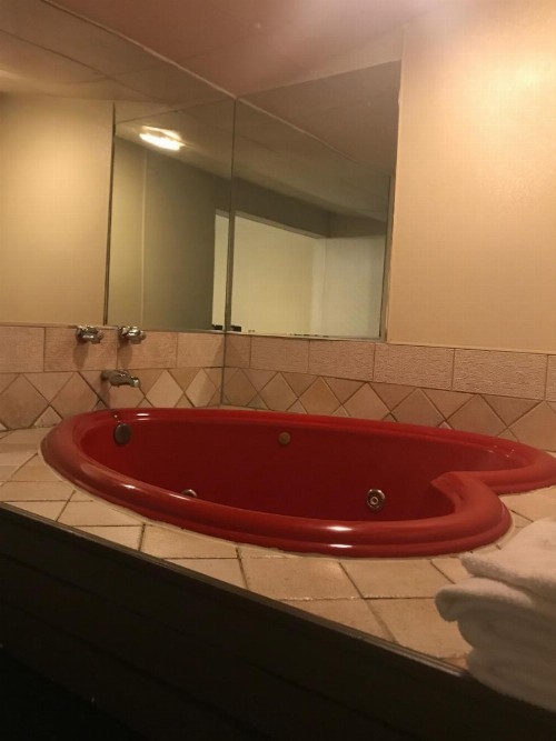Red Carpet Inn - image 7
