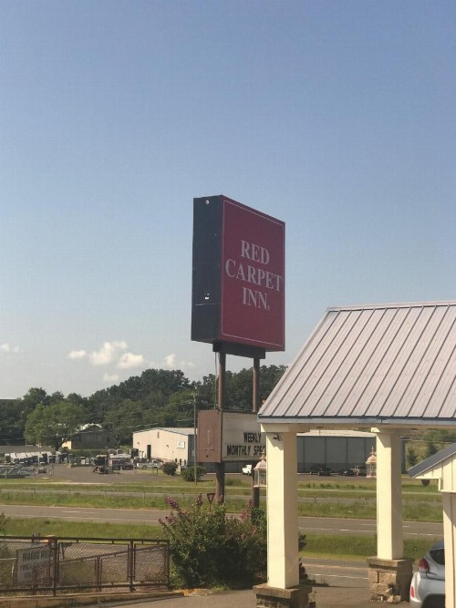 Red Carpet Inn - image 9