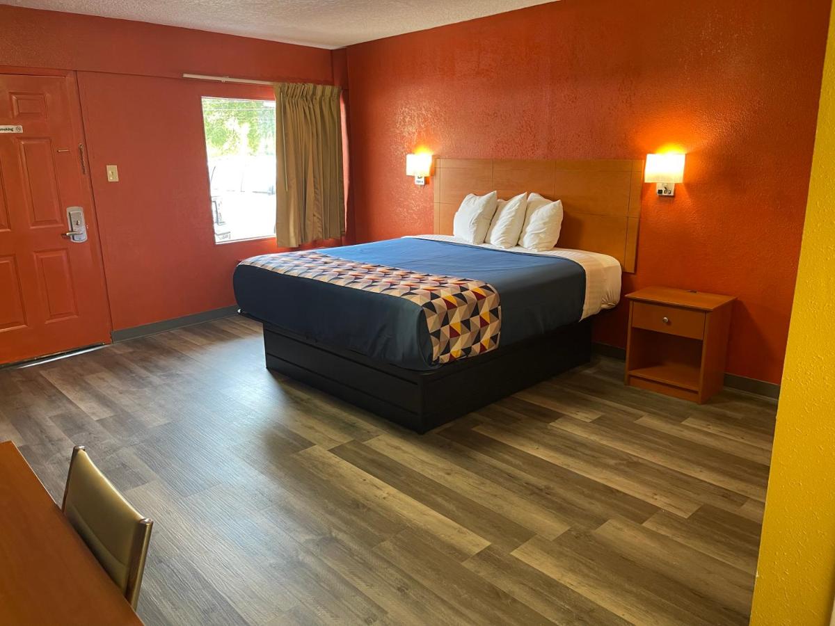 Economy Inn Hot Springs - main image