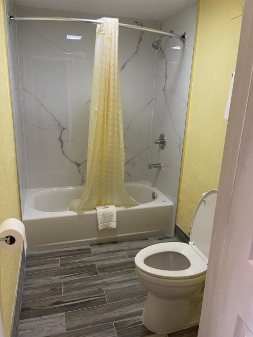 Economy Inn Hot Springs - image 10