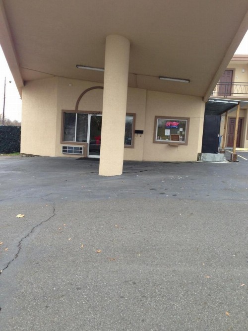Economy Inn Hot Springs - image 11