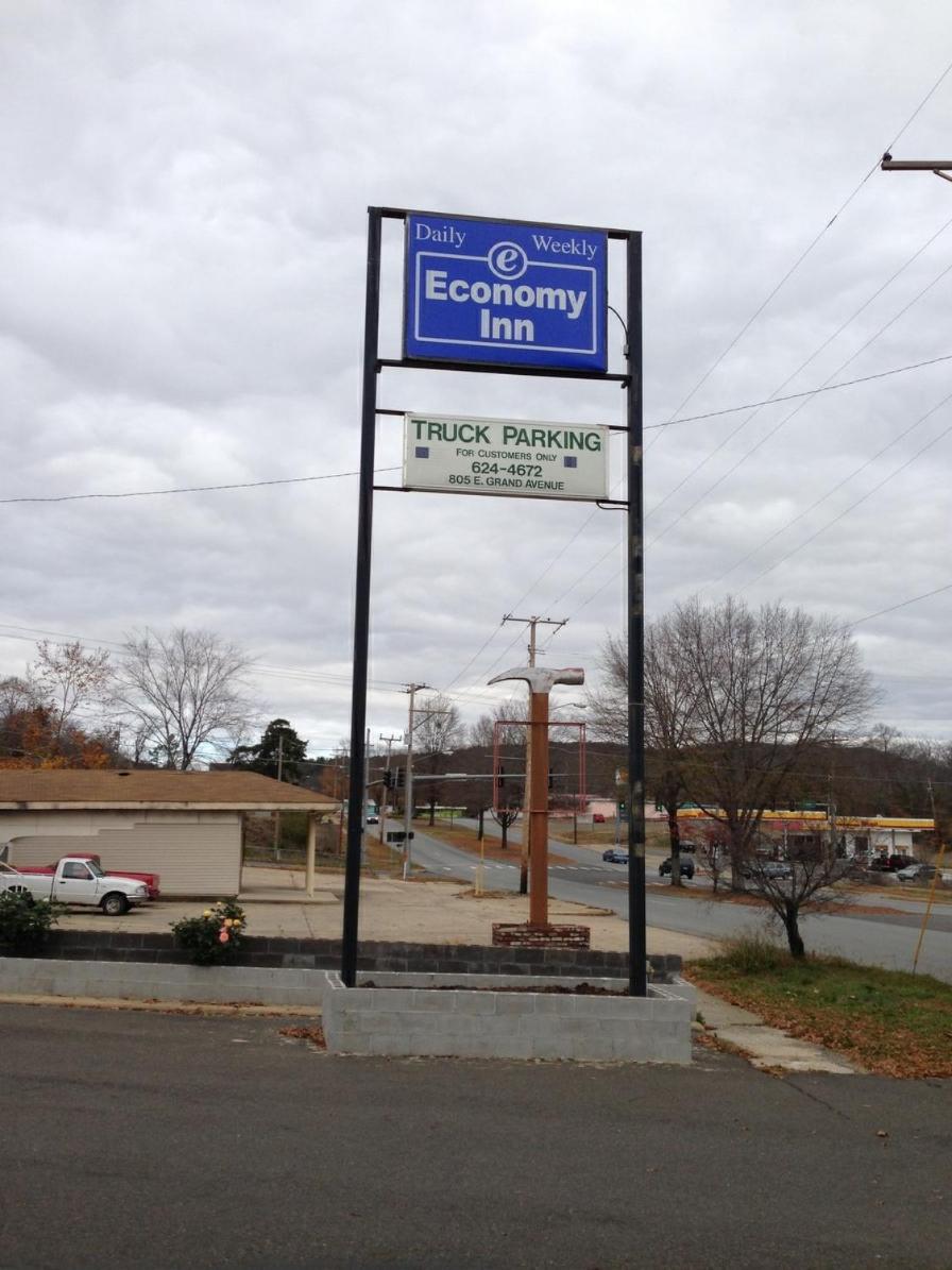 Economy Inn Hot Springs - image 2