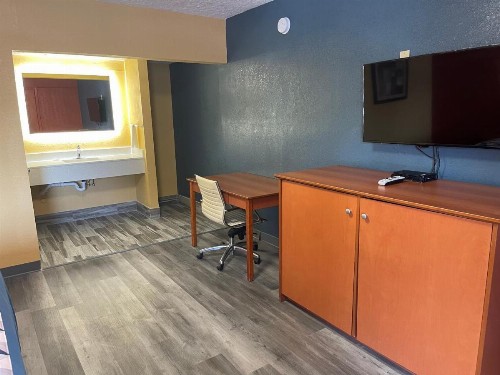Economy Inn Hot Springs - image 3