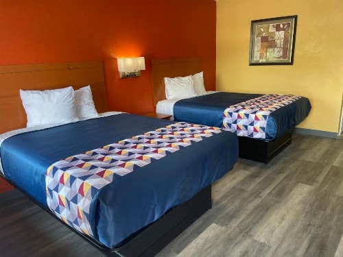 Economy Inn Hot Springs - image 5