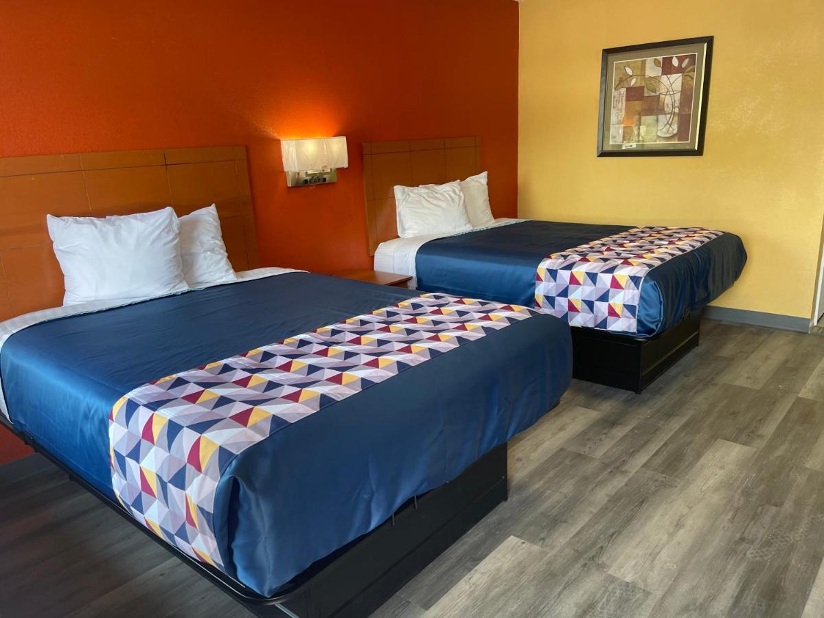 Economy Inn Hot Springs - image 5