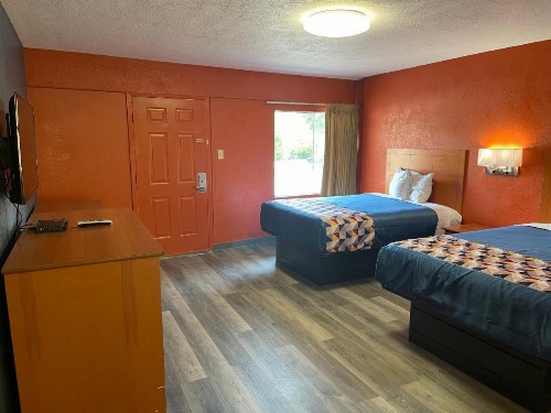 Economy Inn Hot Springs - image 7