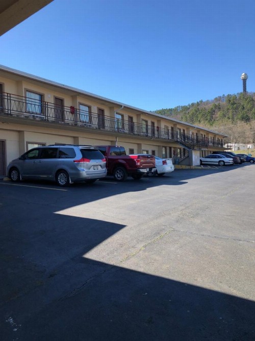 Economy Inn Hot Springs - image 8