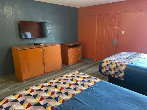Economy Inn Hot Springs - image 9