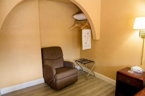 Kings Inn Hot Springs - image 6