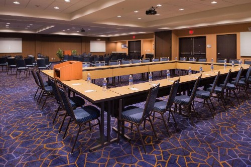 Courtyard by Marriott Hot Springs - image 13