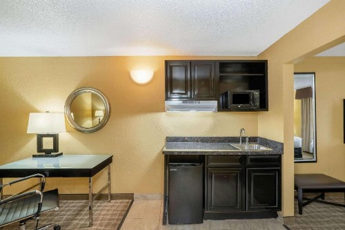 La Quinta by Wyndham Hot Springs - image 10