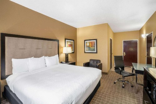 La Quinta by Wyndham Hot Springs - image 17