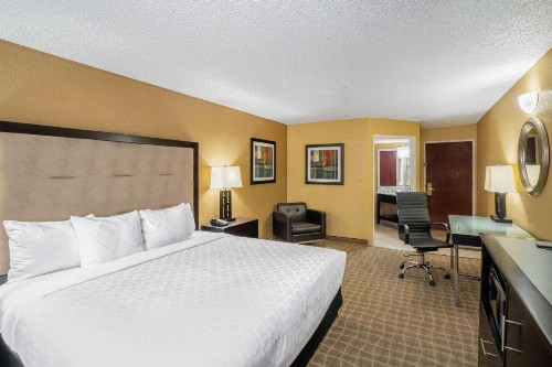 La Quinta by Wyndham Hot Springs - image 2