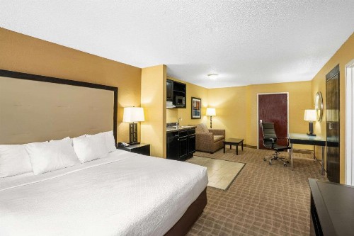 La Quinta by Wyndham Hot Springs - image 26