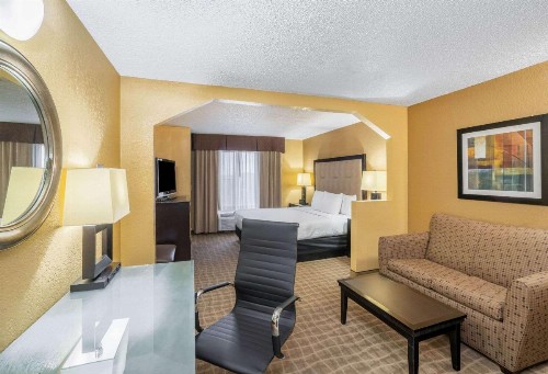 La Quinta by Wyndham Hot Springs - image 30