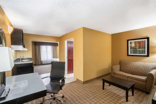 La Quinta by Wyndham Hot Springs - image 33