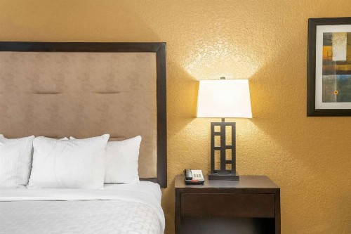 La Quinta by Wyndham Hot Springs - image 4