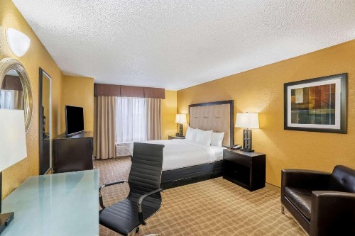 La Quinta by Wyndham Hot Springs - image 8