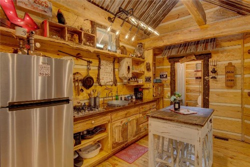 Fox Pass Cabins - image 9