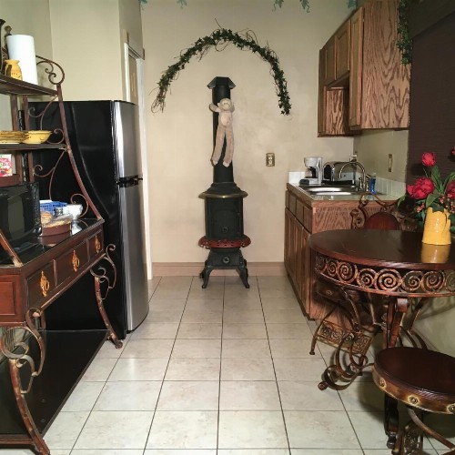 1884 Wildwood Bed and Breakfast Inn - image 7