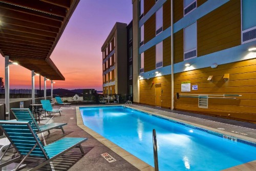 Home2 Suites By Hilton Hot Springs - image 2