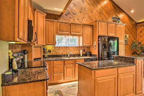 Waterfront Hot Springs Cabin with Deck and Private Dock - image 5