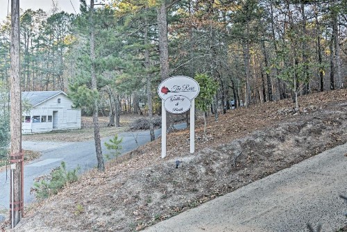 Monets Cottage in Hot Springs National Park - image 12