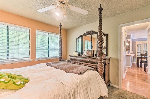 Lakefront Hot Springs Condo with Dock and Balcony - image 11