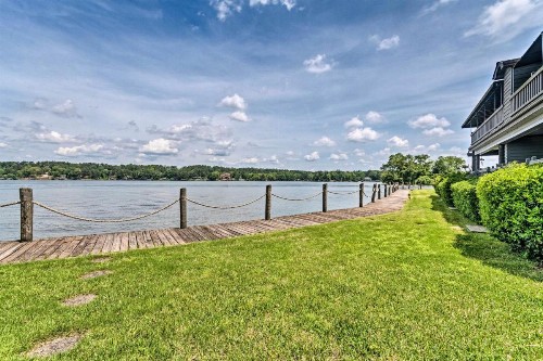 Lakefront Hot Springs Condo with Dock and Balcony - image 7