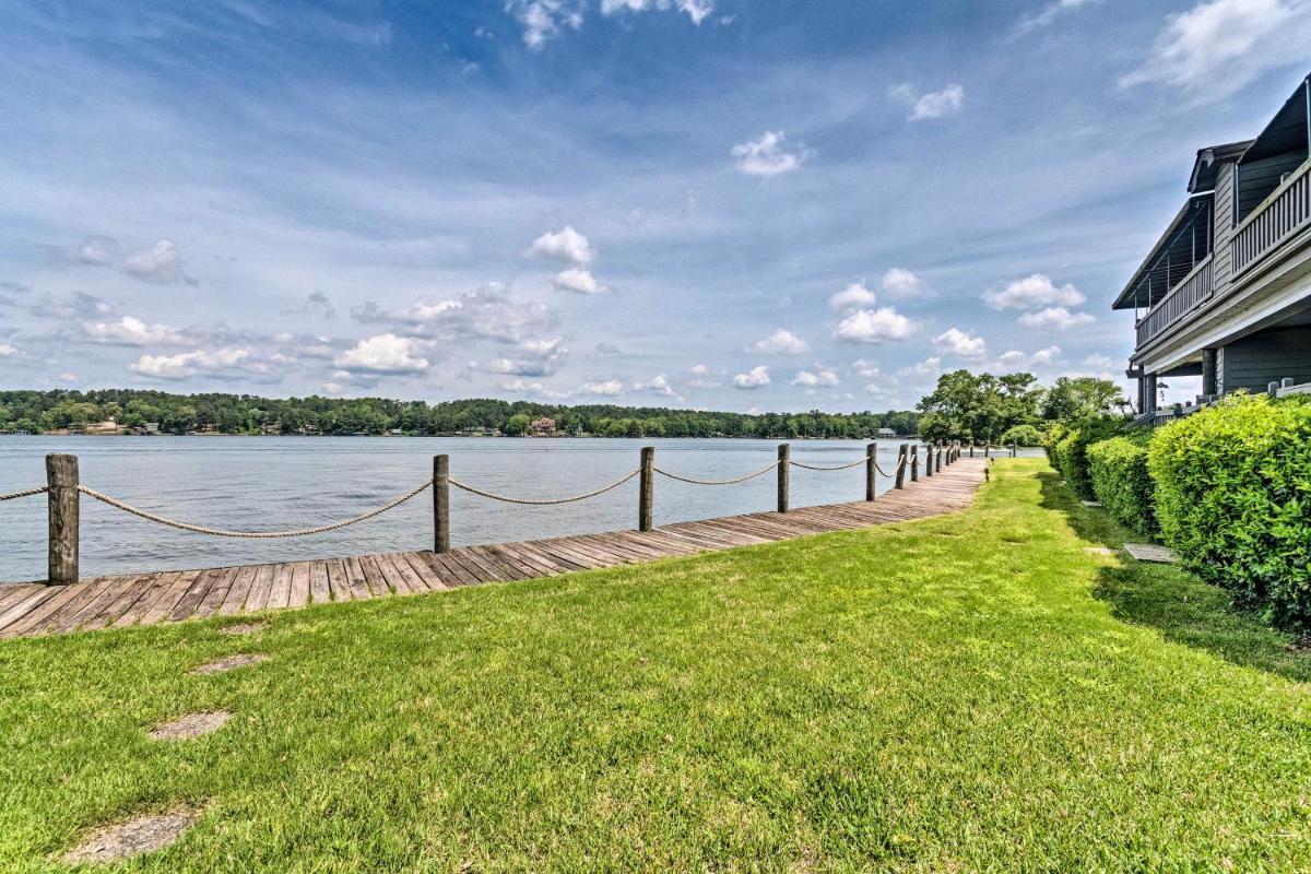Lakefront Hot Springs Condo with Dock and Balcony - image 7