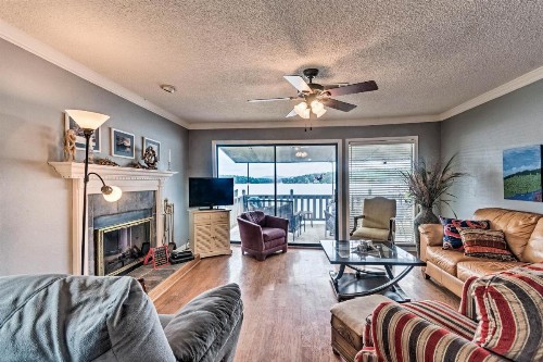 Lakefront Hot Springs Condo with Dock and Balcony - image 8