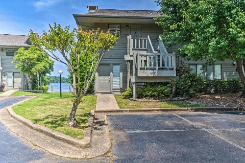 Lakefront Hot Springs Condo with Dock and Balcony - image 9