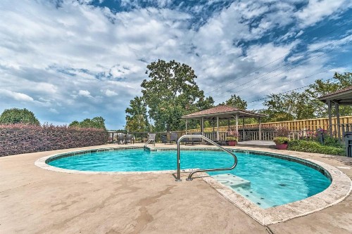 Hamiltons To-Do at the Lake Condo with Pool Access - image 11