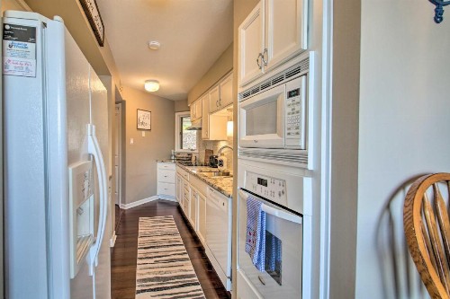 Hamiltons To-Do at the Lake Condo with Pool Access - image 12