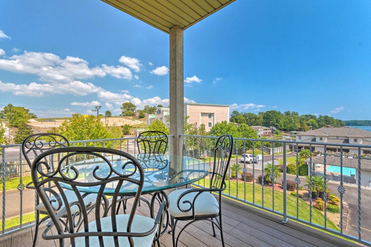 Home with Deck and Pool Access 1Mi to Lake Hamilton - image 7