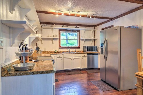 Mallards Rest Waterfront Hot Springs Home! - image 10