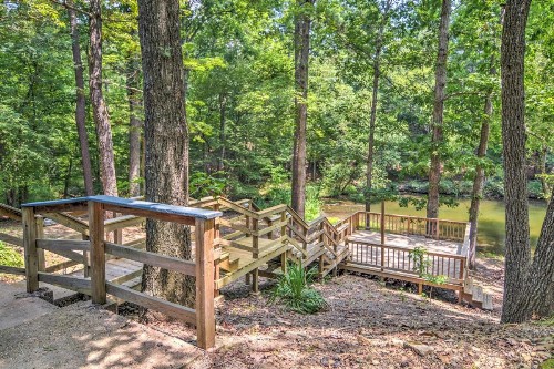 Mallards Rest Waterfront Hot Springs Home! - image 12