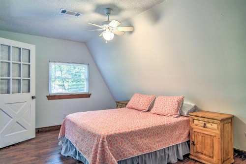 Mallards Rest Waterfront Hot Springs Home! - image 5