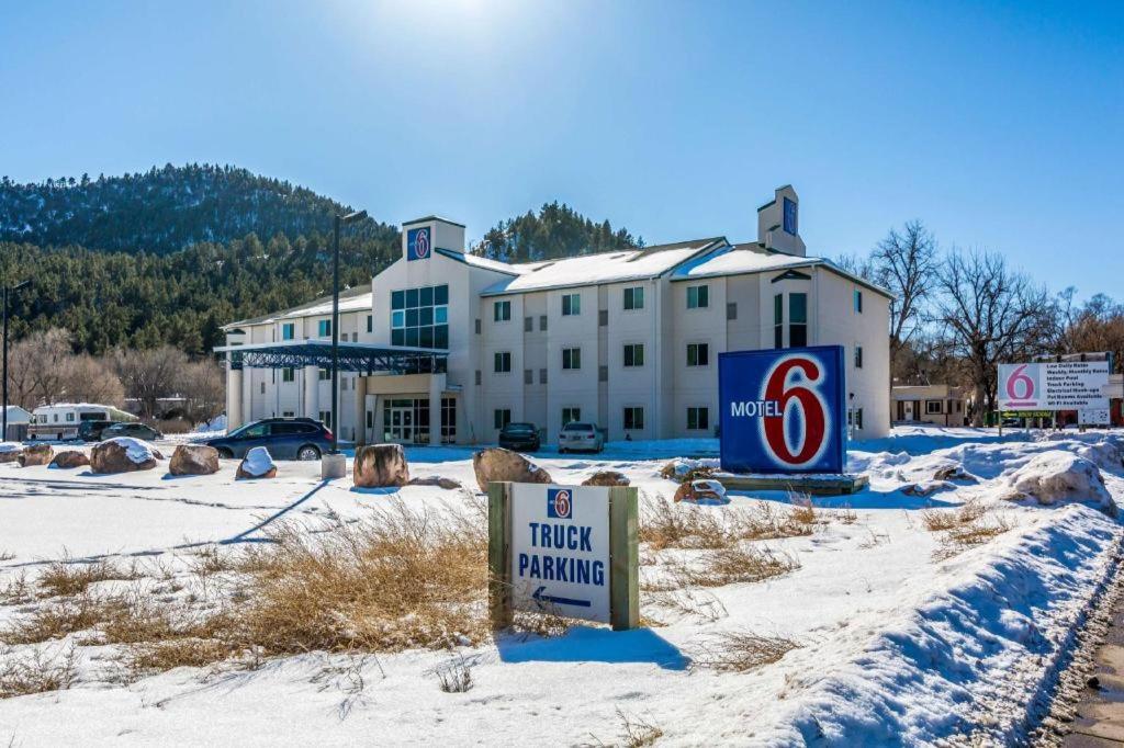 Econo Lodge Hot Springs - image 4