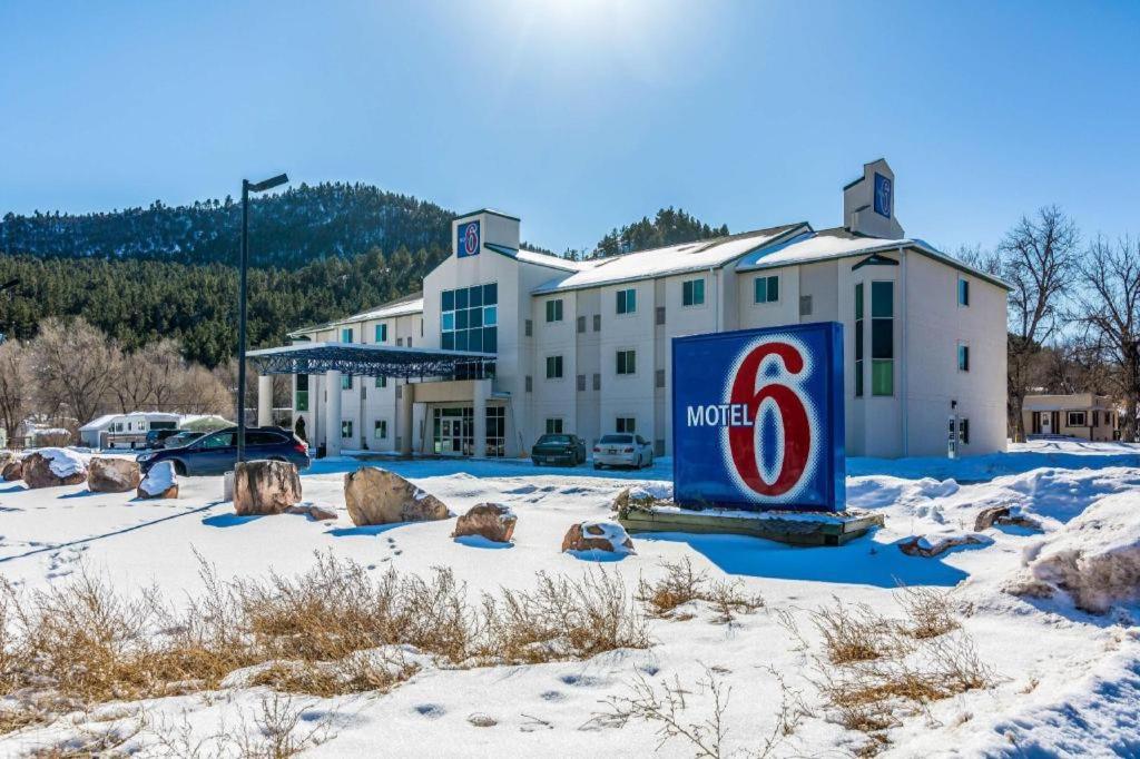 Econo Lodge Hot Springs - image 5