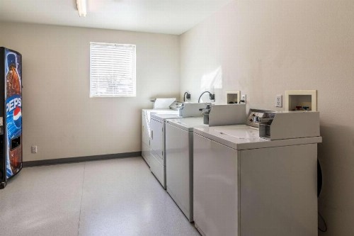 Econo Lodge Hot Springs - image 6
