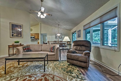 Hot Springs Village Home Walk to Lake and Golf - image 7