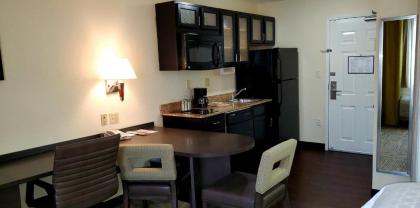 Candlewood Suites Houston Medical Center - image 18